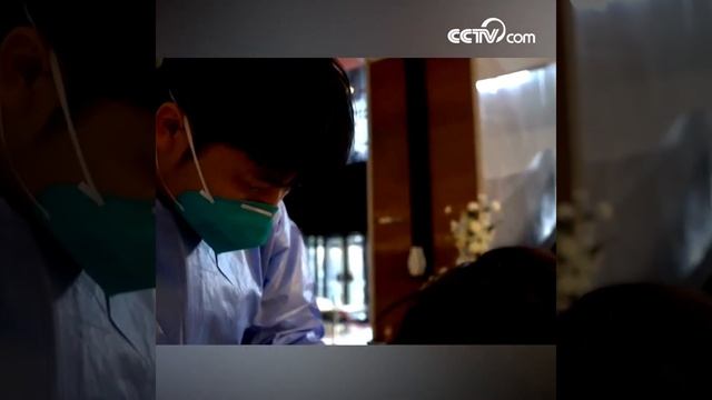 Медработники в Ухане подстриглись под ёжик или вообще побрились наголо