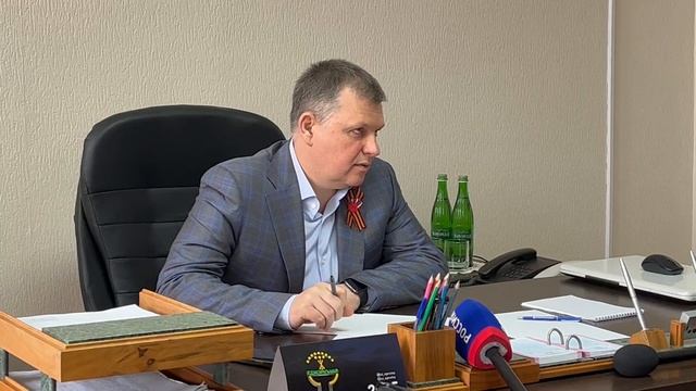 26-04-2025 г. Сенатор от Адыгеи Александр Наролин провел приём граждан в Администрации района смотреть онлайн