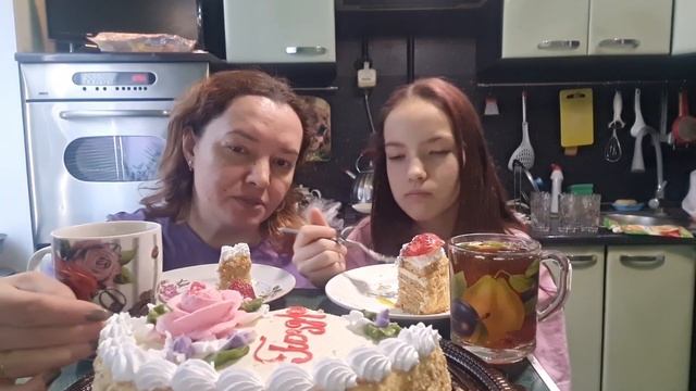 Чаепитие с Вероникой, медовый тортик.