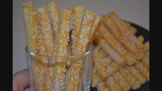 Сырные палочки - бесподобная закуска под фильм. Готовьте сразу две порции, улетают как семечки! смотреть онлайн