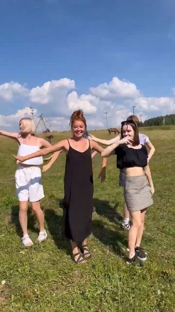 Всем танцевальной пятницы ! Как вам девочки ?❤ #танцы #пятница смотреть онлайн