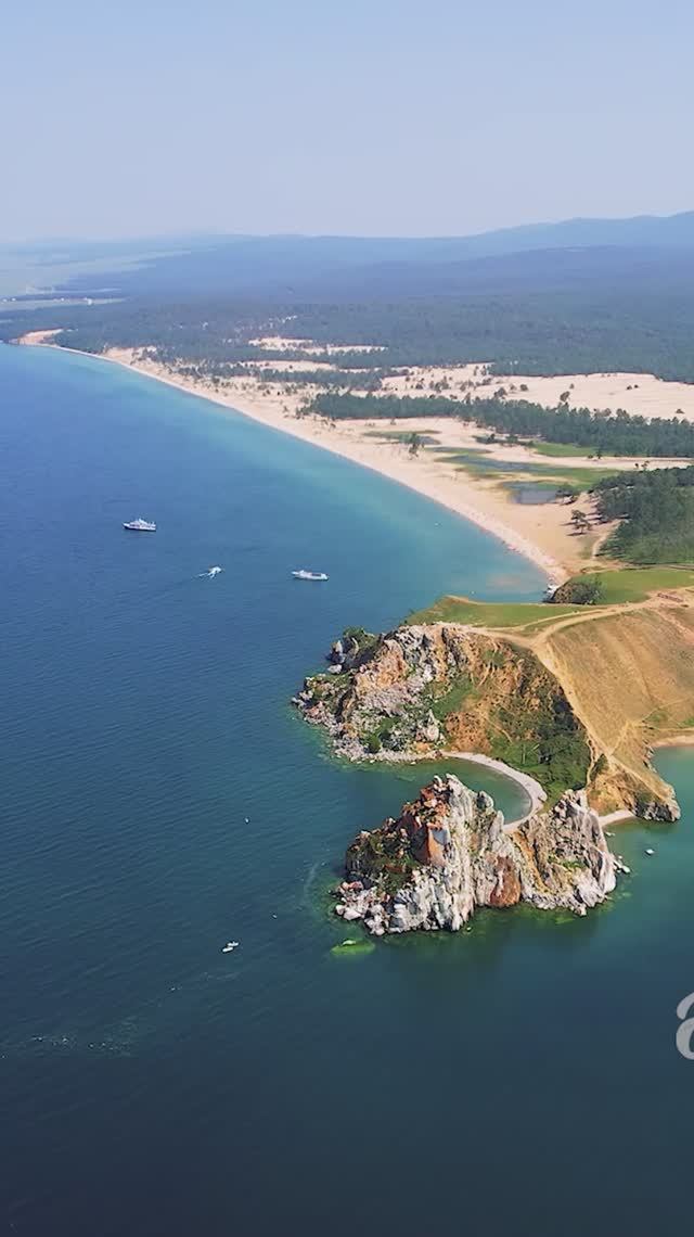 Остров Ольхон, расположенный на озере Байкал, с высоты птичьего полета