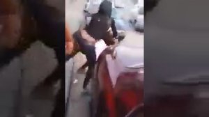 Девушки дерутся из за неразделенной любви.