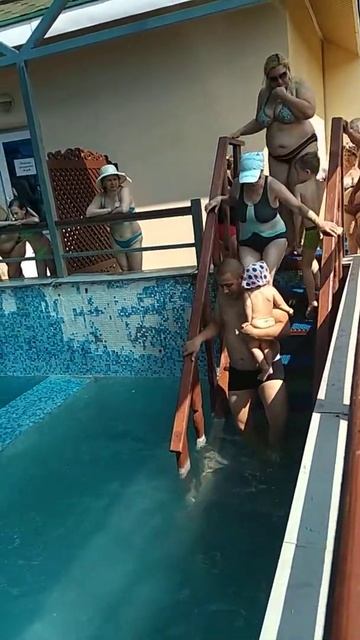 Папа и Ксюша принимают водные процедуры в Красноусольске смотреть онлайн