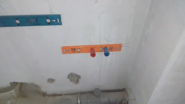 Как сделать бюджетный вариант сантехники в типовом панельного доме с раздельными санузлом. смотреть онлайн