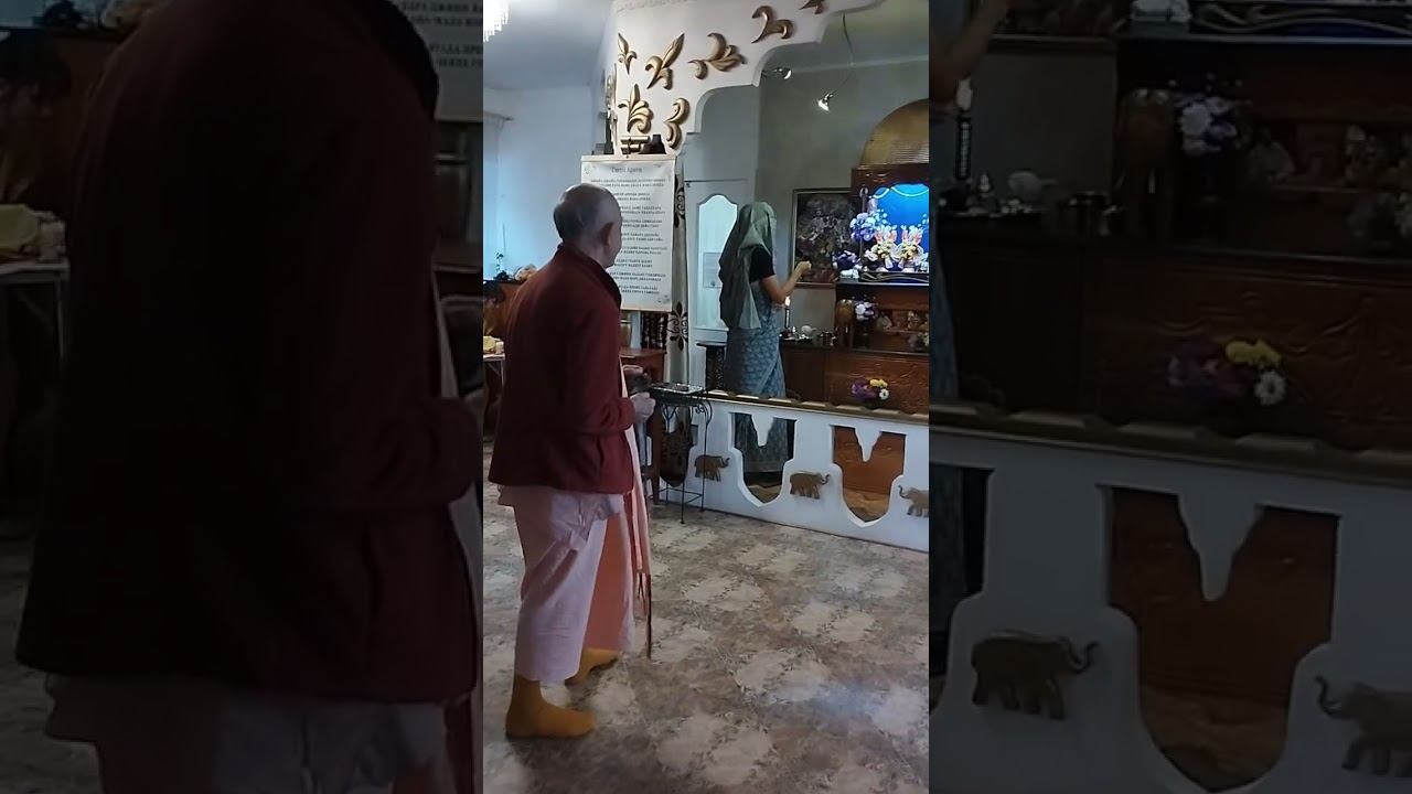 21.09.2023 - Гаура-арати - Хабаровск, храм Нью Шантипур