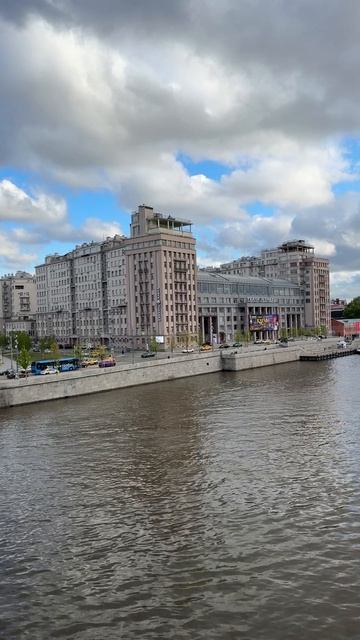 Прогулки по Москве - дом на набережной