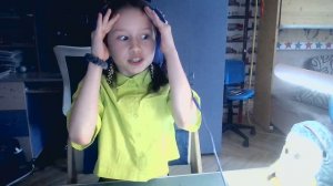 пою песню «Что мы делаем не так» с ускорением