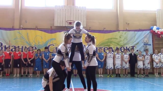 приветствие команды Cheerleading 43школы