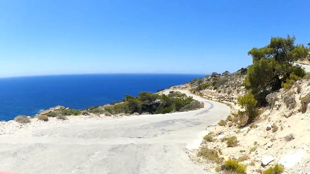 Спуск с горы Monolithos по серпантину к пляжам Fourni Beach и Alyki Beach - Родос, Греция 2018 смотреть онлайн