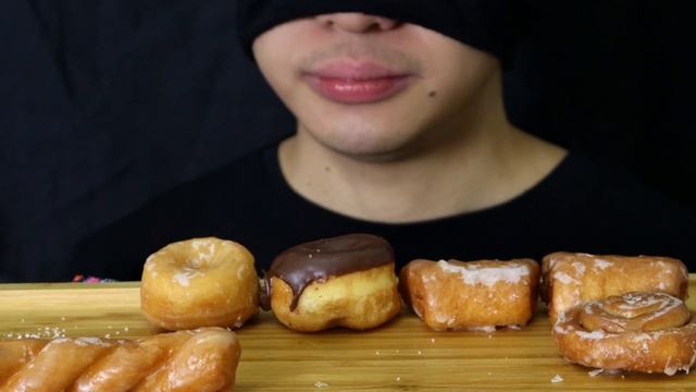 ASMR MUKBANG ( NO TALKING & NO LOOKING ) STRAWBERRY / DONUTS