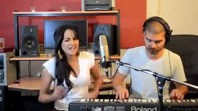 Девушка поет нереально смотреть онлайн