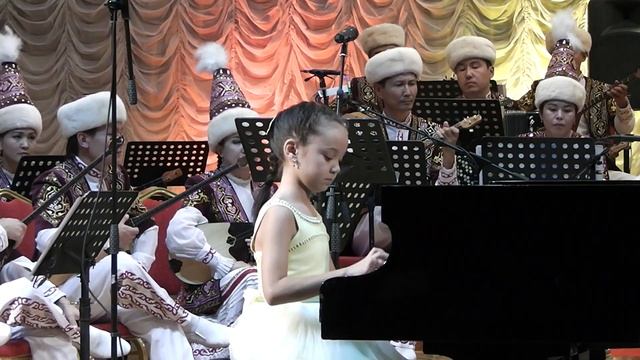 Даяна Тілендиева өнер көрсетеді. 29.09.2016