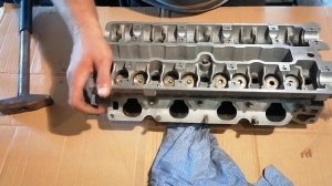 Рассухариваем клапана без спец инструмента.На примере ГБЦ x18xe.Opel Vectra B..mp4