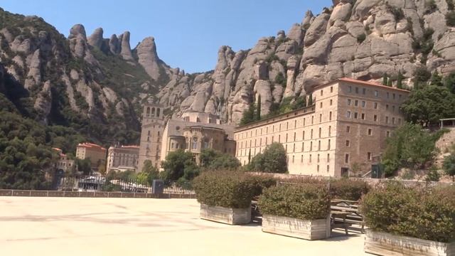 Монастырь Монсеррат. Панорама смотреть онлайн