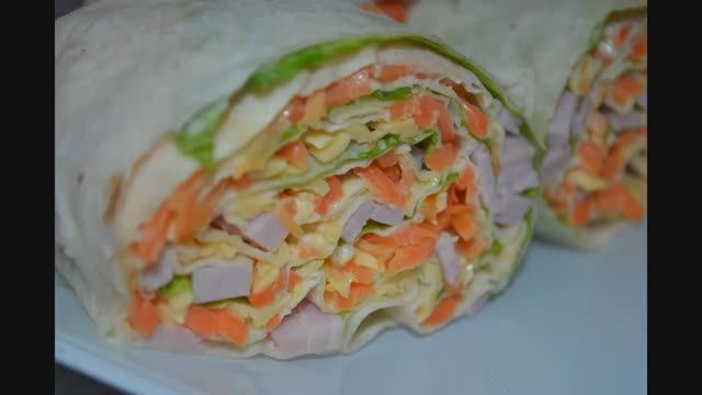 Рулет из лаваша с корейской морковкой. Ярко, просто, вкусно и красиво! смотреть онлайн