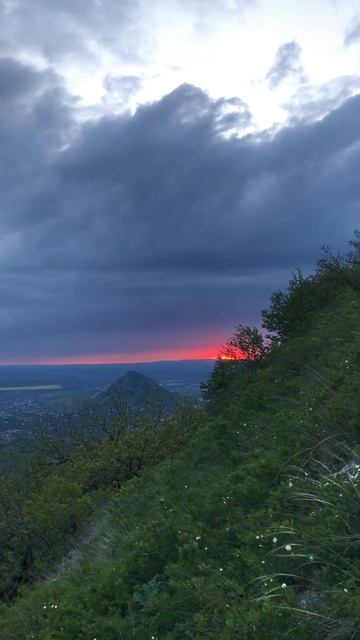 Майский закат, вид со склонов горы Бештау смотреть онлайн
