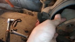 Замена колодок ручника на Opel Vectra B..mp4