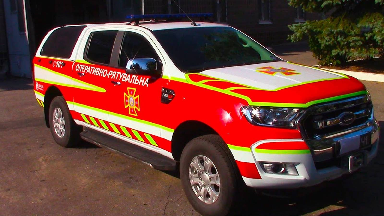 Обзор спасательной машины _ Видео для детей смотреть онлайн