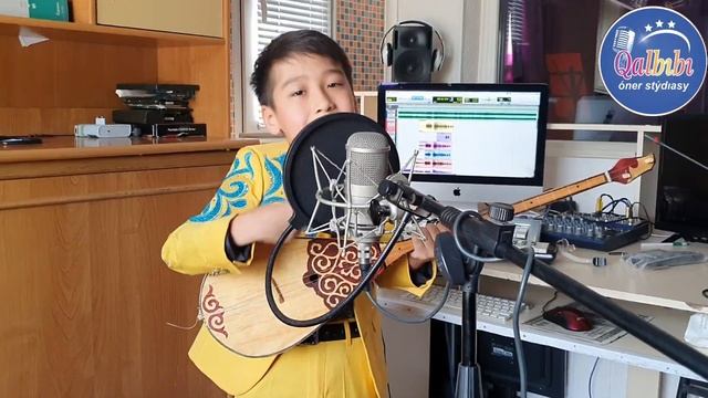 Адилбек Багашарулы -Кок шолак Тараз триосы Калбиби онер студиясы