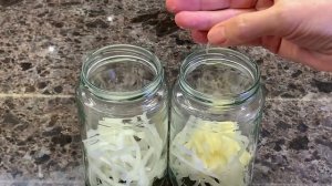 Пикантная закуска из острых и сладких маринованных перцев