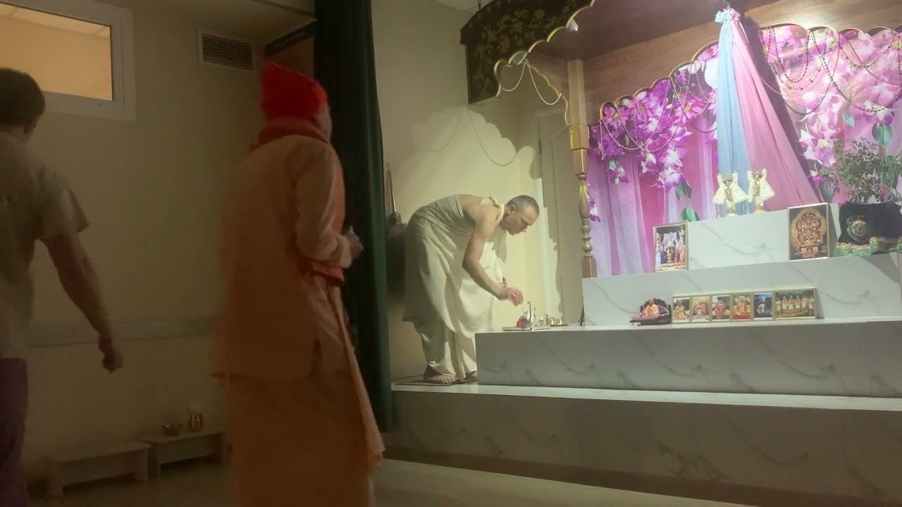 13.10.2023 - Мангала-арати с ЕС БВВ Нарасимхой Махараджем - Петропавловск-Камчатский