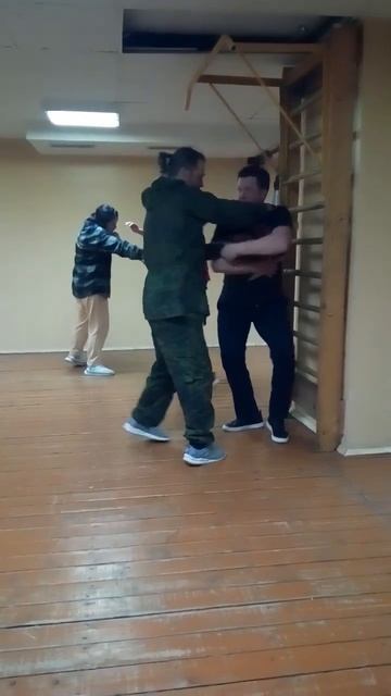 Прижали в лифте. САМООБОРОНА НУЖНА КАЖДОМУ.