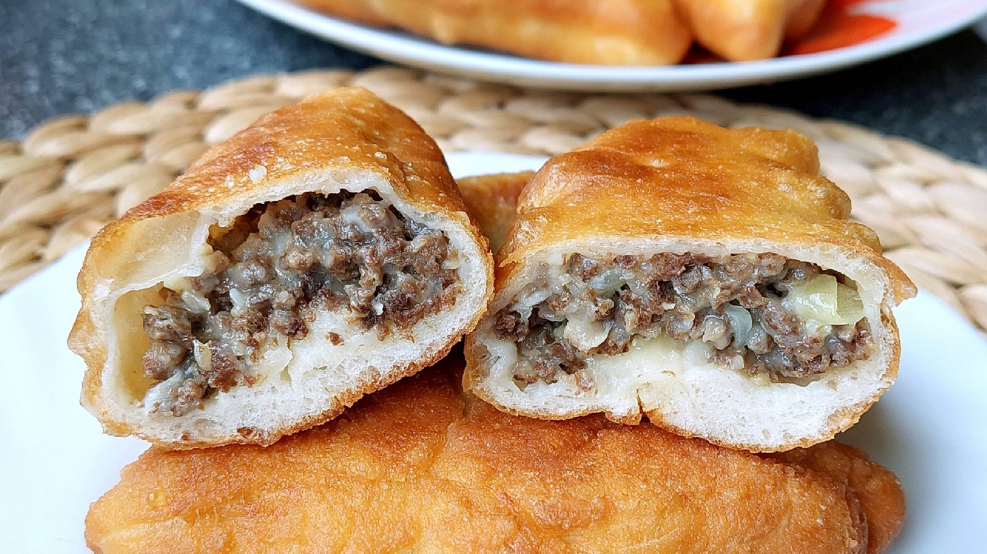 Пирожки, жаренные с начинкой из куриных желудков. Хрустящие с наружи, сочные внутри. смотреть онлайн