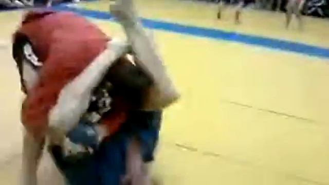 Ильяс мочит русского