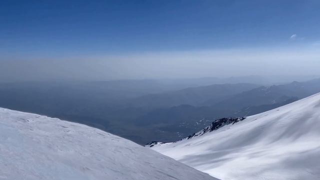 Там внедорожник не пройдет. Зачем я пошел на Эльбрус 22.06 в 4 часа утра