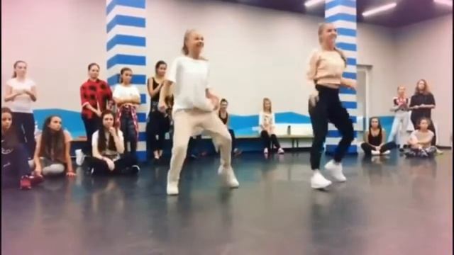 Между нами любовь :) Катя Адушкина новый клип смотреть онлайн