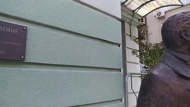 Паметникът на Михаил Колони във Варна