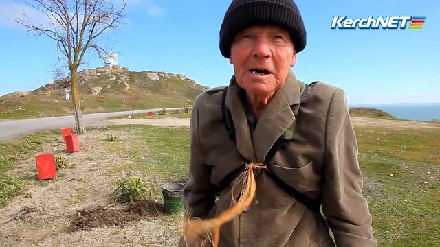 Керчанин продолжает озеленять Митридат