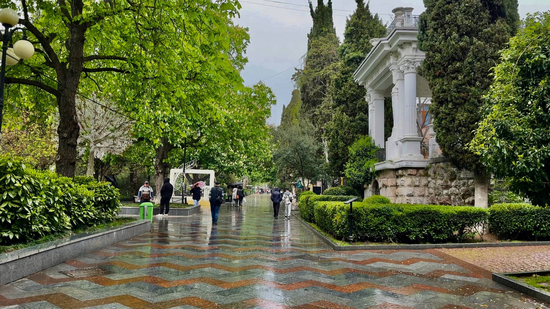 Ялта сегодня - почти прямой эфир. Цены на жильё на Майские праздники. Крым. Дом Леси Украинки. смотреть онлайн