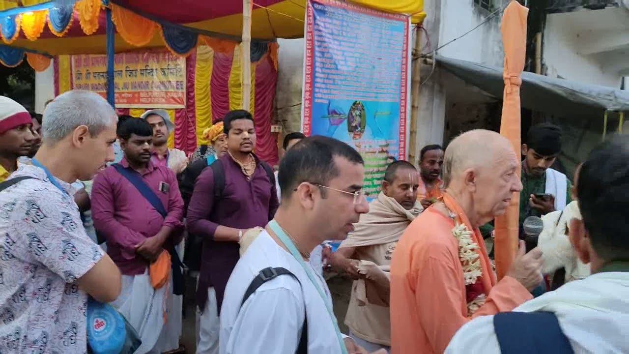 18.03.2024  - День 7 - Махарадж поёт  утренний киртан - Бельпукур