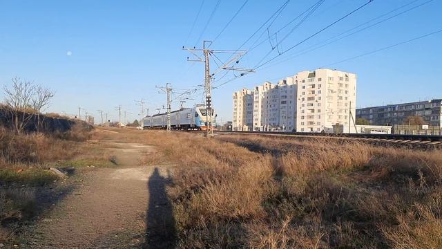"Луна и солнце" ЭП2Д-0119 следует по участку Евпатория-Товарная - 54км [Евпатория КЖД 2021] смотреть онлайн