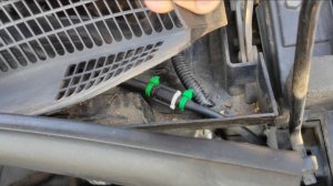 Установка веерных форсунок и обратного клапана в систему омывания лобового стекла Opel Corsa D