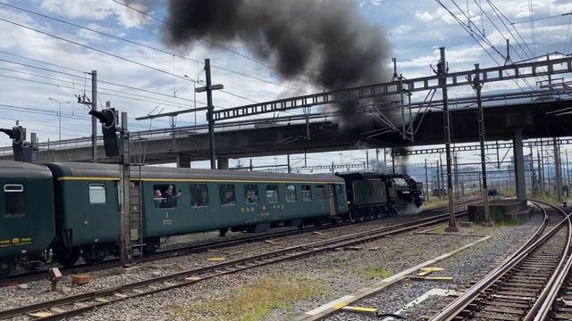 Dampflok 141 R 1244 "Mikado" fährt im Bahnhof Zürich Altstetten ab смотреть онлайн