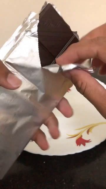 Lindt Dark chocolate 🍫 70% COCOA смотреть онлайн