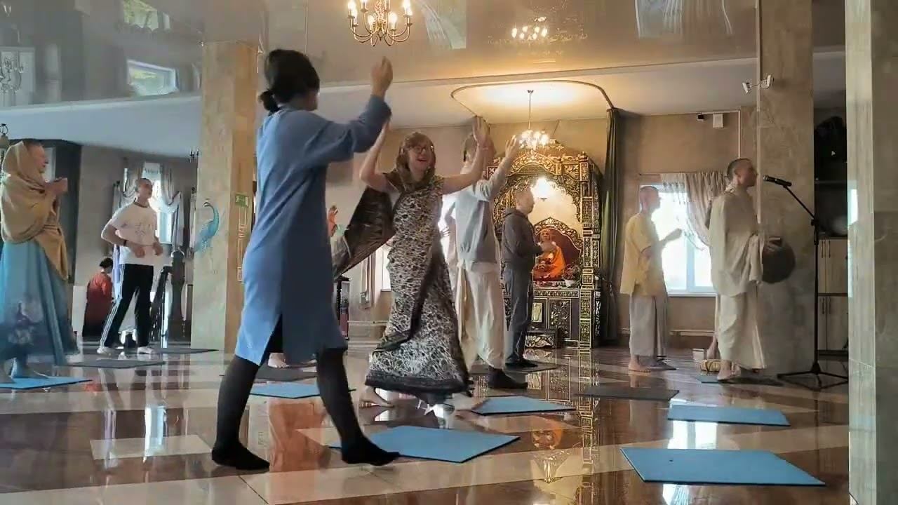 08.10.2023 - Гуру-пуджа с ЕС БВВ Нарасимхой Махараджем - Владивосток, храм Новый Джаганнатха Пури