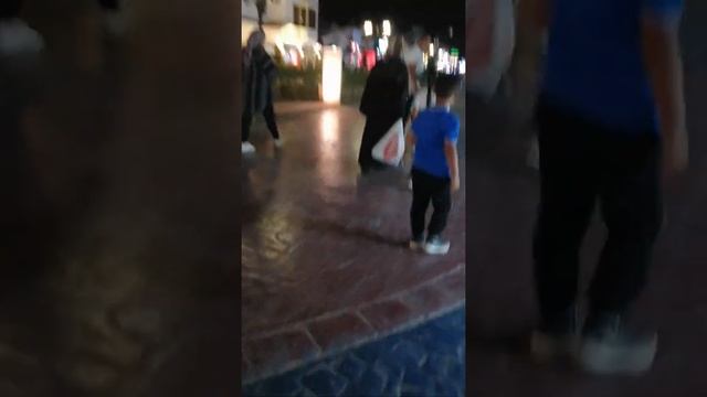 торговая улица рядом с отелем Maritim Jolie Ville & Casino