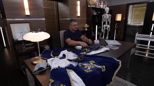 Для души и тела. Доктор Мясников: человек и мушкетёр?)