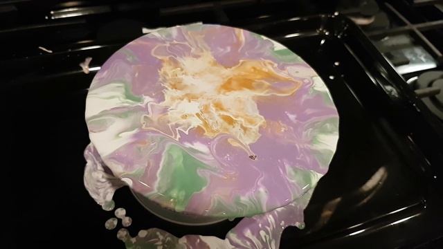 Акриловая заливка. Муха-художник. 28.04.2020. смотреть онлайн