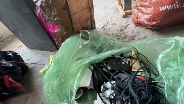 НАХОДКИ НА МУСОРНИКАХ 103 смотреть онлайн