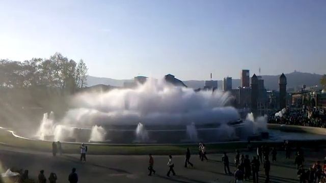 фонтаны на горе Монтжуик смотреть онлайн