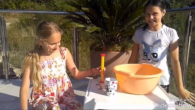 Мокрый челлендж у бассейна)))