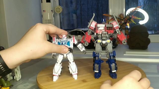 Обзор на фигурку Transformers Studio Series 102 Optimus prime. смотреть онлайн