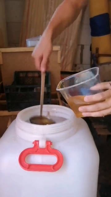 Приобрёл литровые контейнеры, поступил заказ в магазин, разливаю мёд🍯.