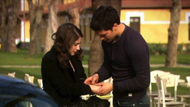 Çağatay Ulusoy fue captado por la cámara de vacaciones con Hazal Kaya смотреть онлайн