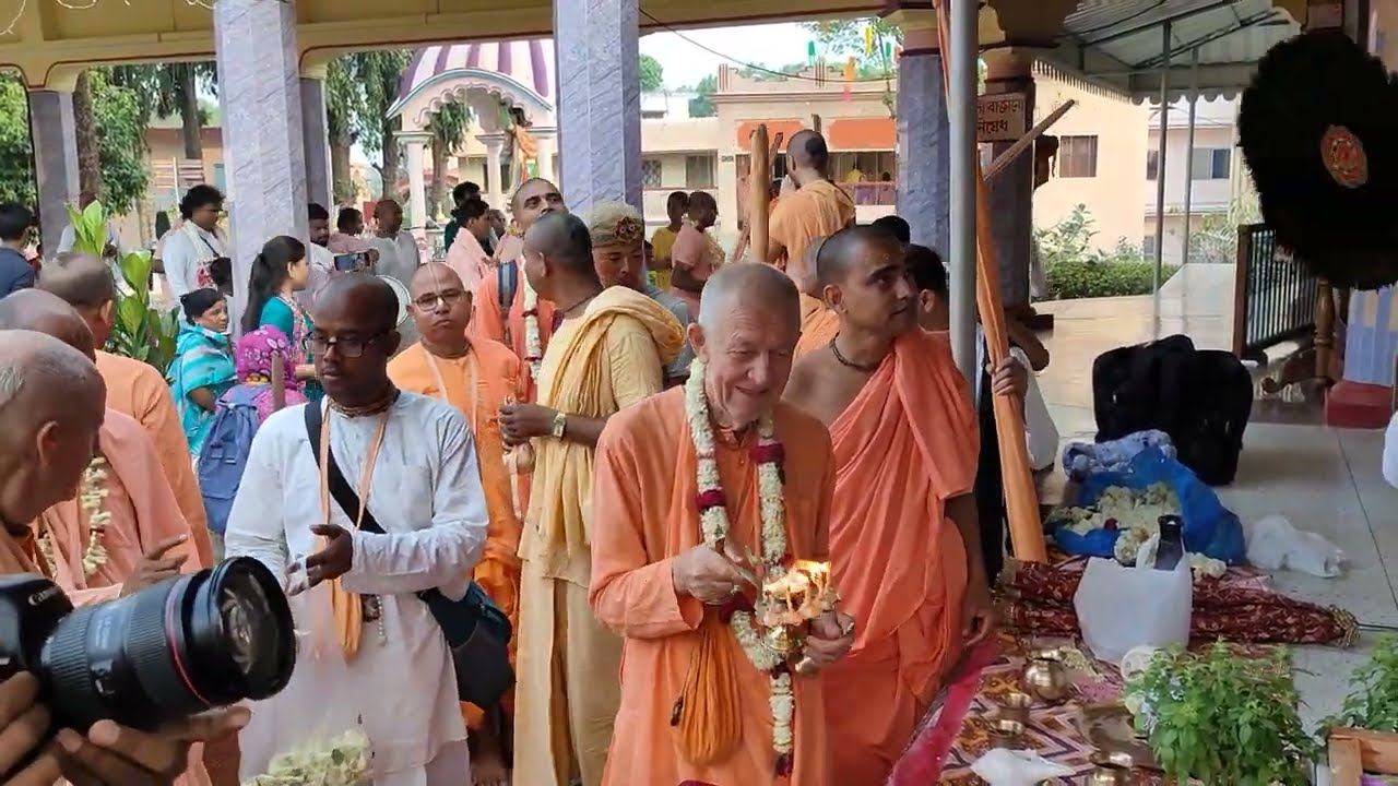 19.03.2024 - День 8 - Гуру-пуджа в Самадхи Бхактисиддханты Сарасвати